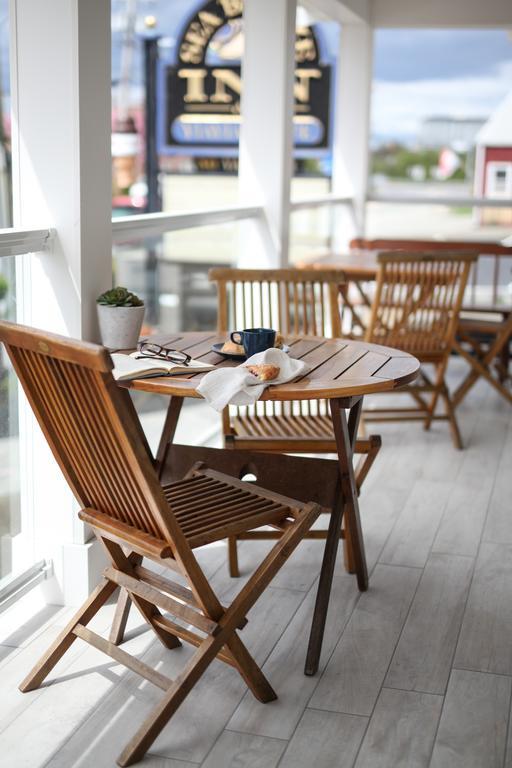 The Sea Breeze Inn Мидлтаун Экстерьер фото